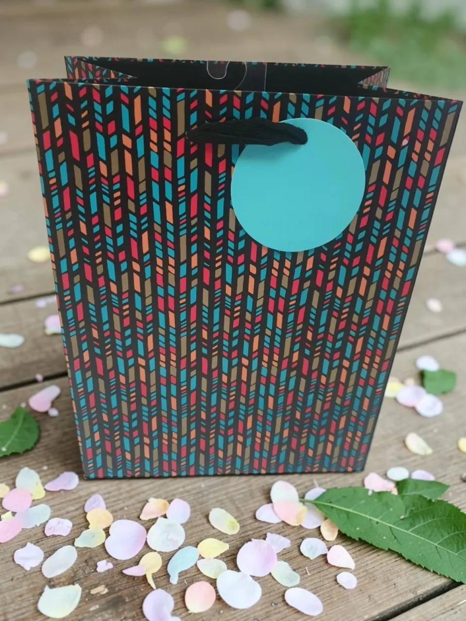 16 x Medium Gift Bags 26.5cm X 21cm