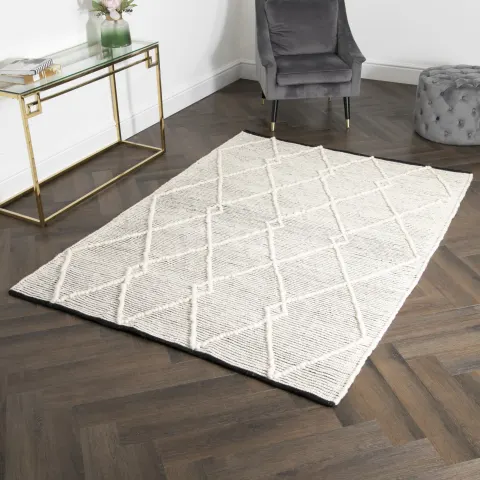 Cream & Black Diamond Pattern Large Wool Rug RRP - £624