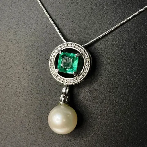 Beautiful 5.55CT South Sea Pearl 1.14ct Emerald,Diamonds & Platinum Pendant