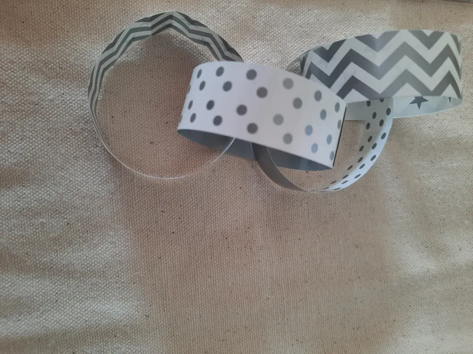 Paperchase Make your own Paperchains.  60 rings in each pack.  RRP £4.50 each pack. 10 packs