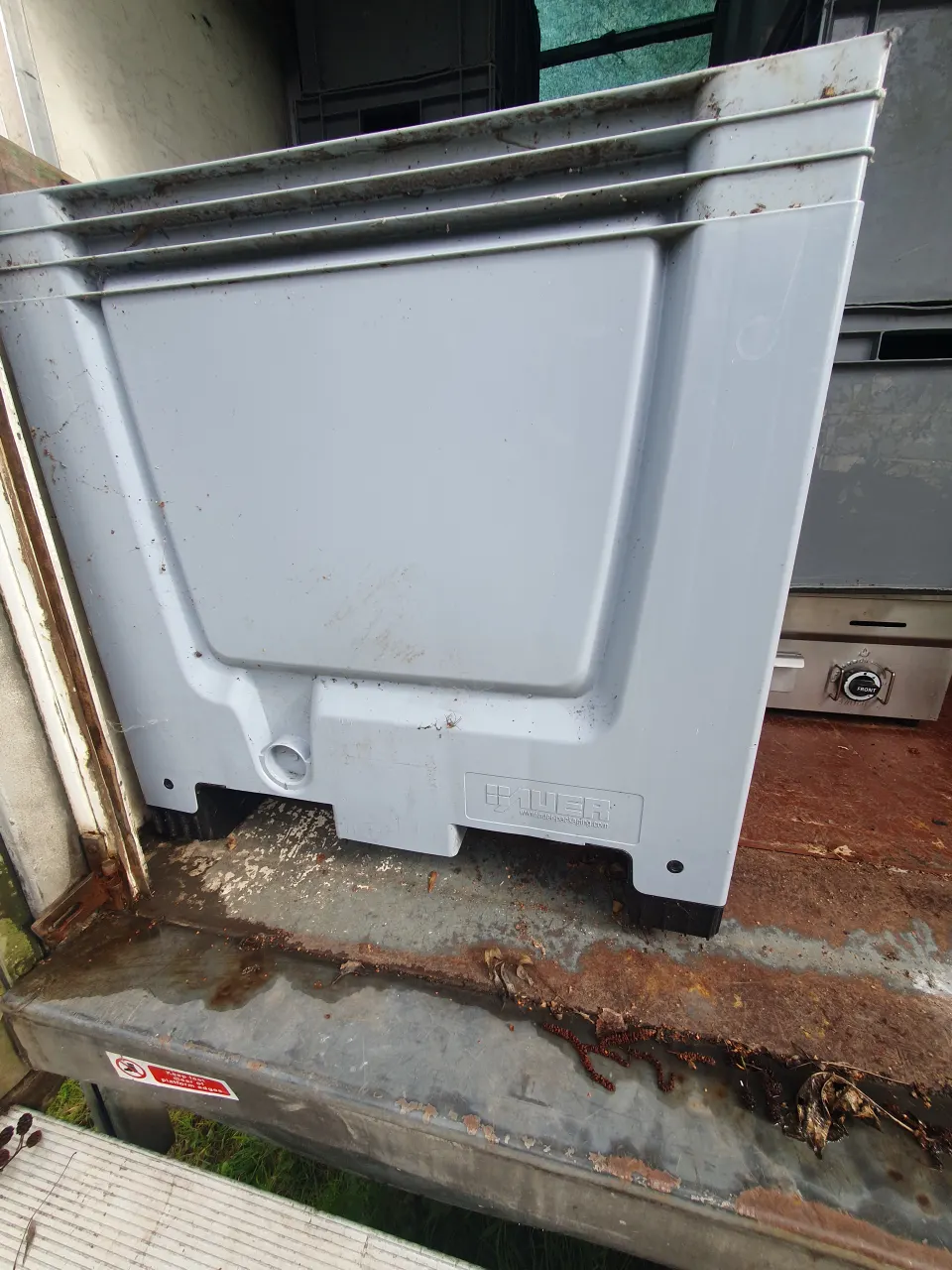 Half pallet large deep crate.