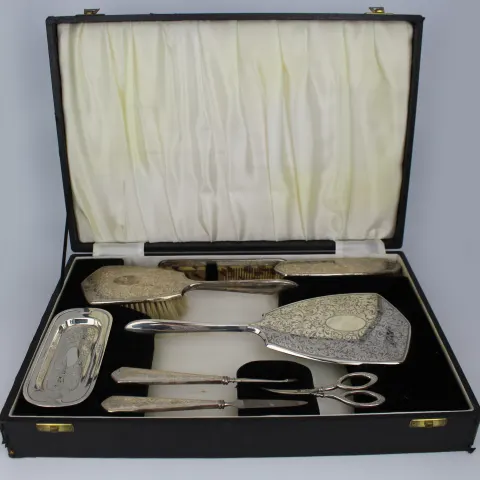 Fine Mid 20th c. Sterling Silver Cased Vanity Set