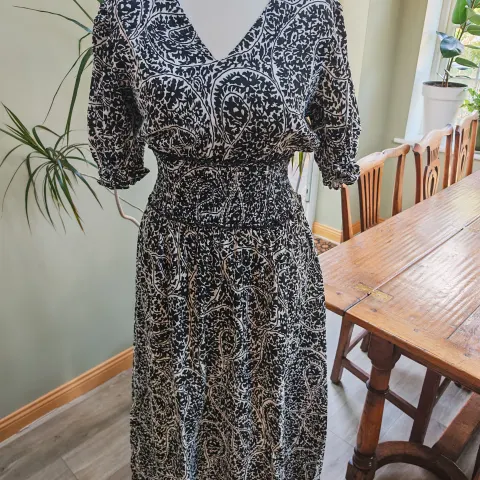 16 x The Very Collection Cheesecloth V-Neck Ruched Waist Paisley Midi Dress -  100% Cotton