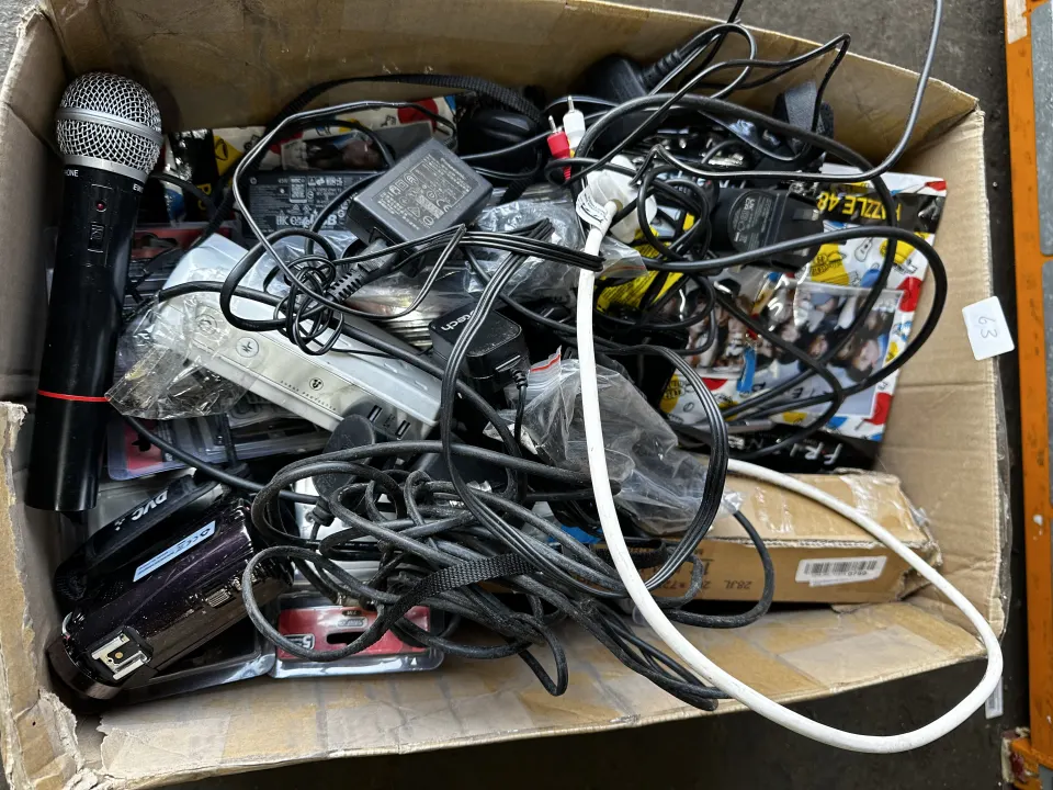 Assortment of Electricals and Cables. Est £100 - Grade U