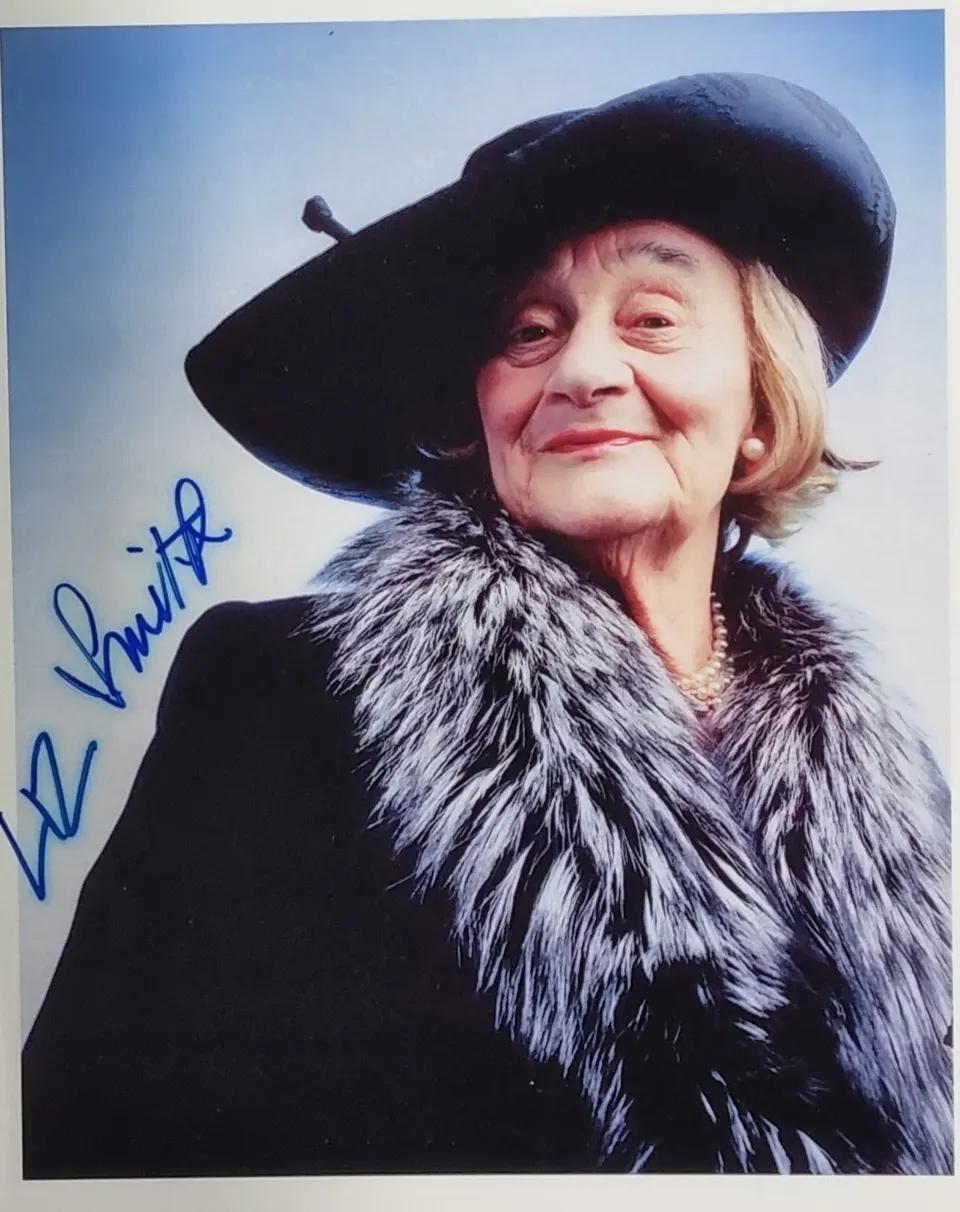 Liz Smith Original Signature