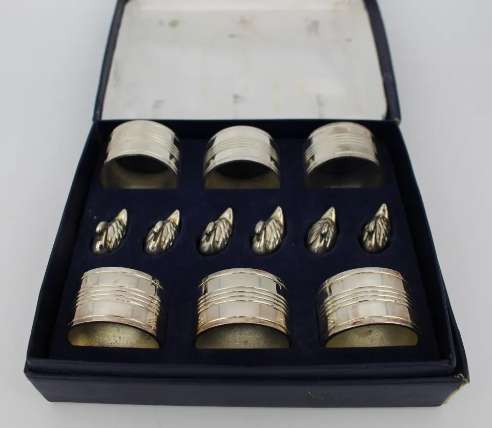 Vintage Silver Plated 6 Place Knapkin Ring Set