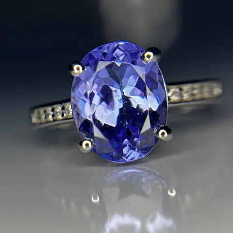 Beautiful 3.41 CT Natural Tanzanite With Natural Diamonds & 18k Gold