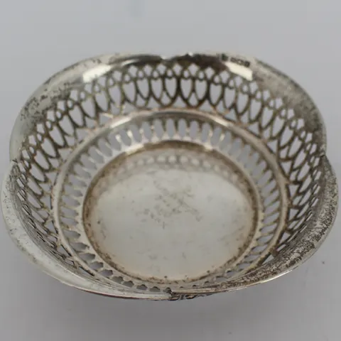 Solid Silver Xmas 1919 at the Piccadilly Hotel Dish