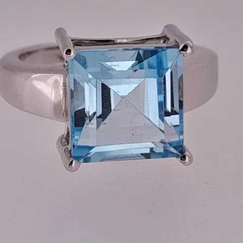 Stunning Topaz and Silver Ring