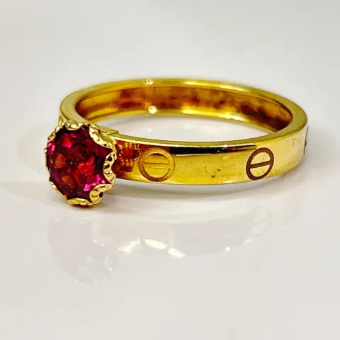 Beautiful Natural Spinel Ring & 18k Yellow Gold