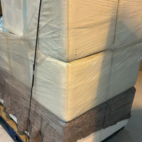 Pallet of 23 x Cubes 40 cm x 40 cm x 40 cm
