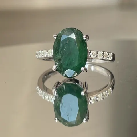 Beautiful 3.40 Carats Natural Emerald Ring Natural Diamonds & 18k Gold