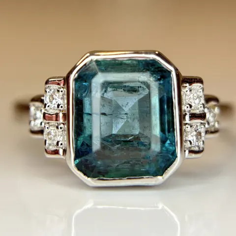 Beautiful 3.32 CT Natural Emerald With Natural Diamonds & 18k Gold