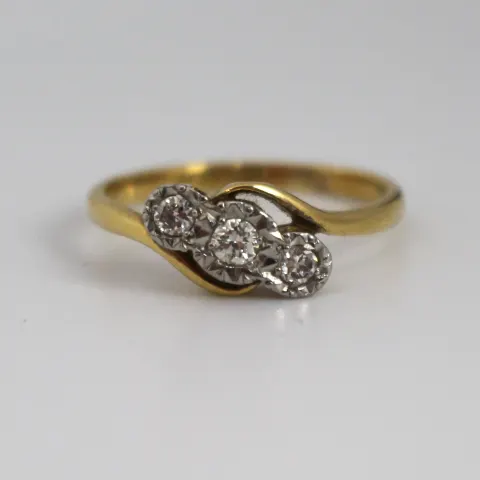 Vintage Diamond Three Stone 18ct Gold Ring