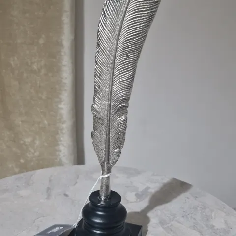 Silver Feather Decor Bundle (x7 Pieces)