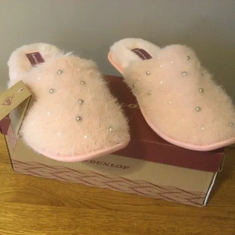 Dunlop Ladies Luxury “Althea” Memory Foam Fur Slippers, Size 6, Pink - New