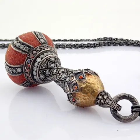 An exquisite necklace detailed with micro-mozaic with carnelian tessera, 4.80 ct