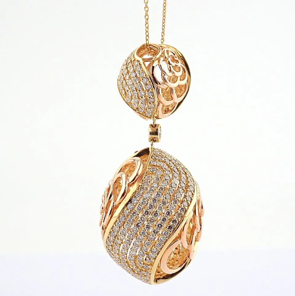 18K rose gold necklace detailed with brilliant diamonds