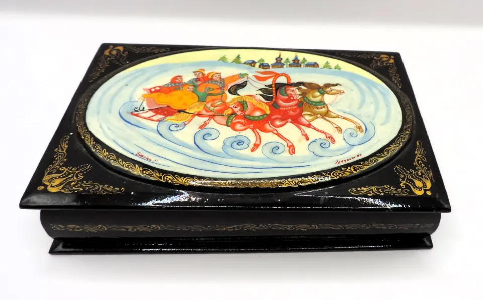 Large Vintage Russian Hand Painted Lacquer Box Artist Signed