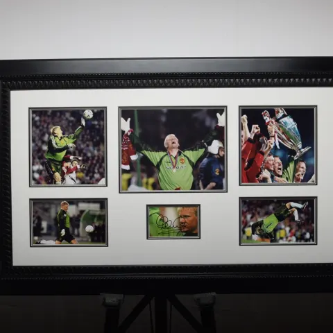 PETER SCHMEICHEL original signature presentation.