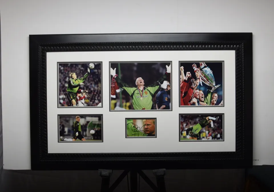 PETER SCHMEICHEL original signature presentation.