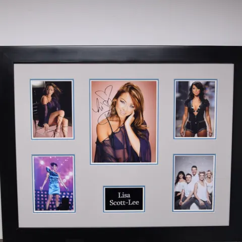 LISA SCOTT-LEE framed original signature presentation