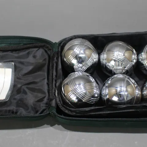 Cased Set of 6 Boulles