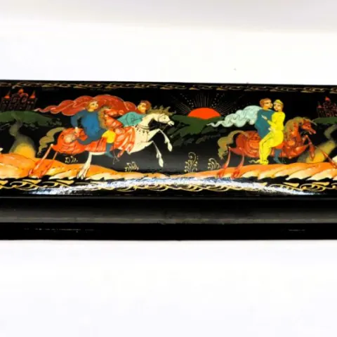 Vintage Russian Hand Painted Lacquer Box Artist Signed 15cm Long