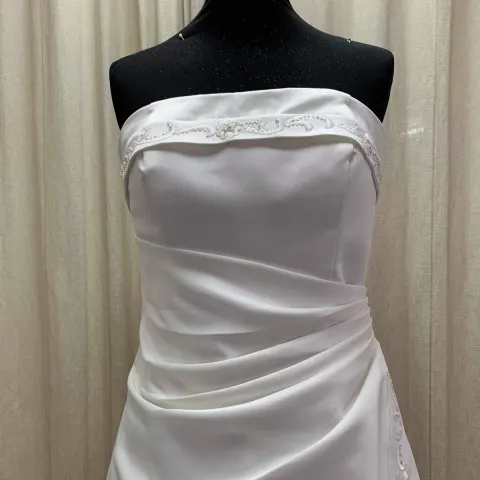 Bulk Lot of 6 Bridal Gowns All Alfred Angelo Bridal.  Excellent Quality.  Various Designs and Sizes