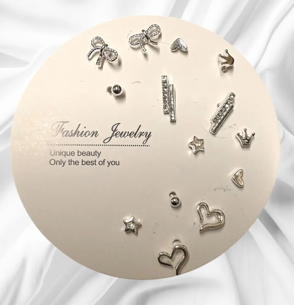 8 x 7 Pairs of Earrings Lb1