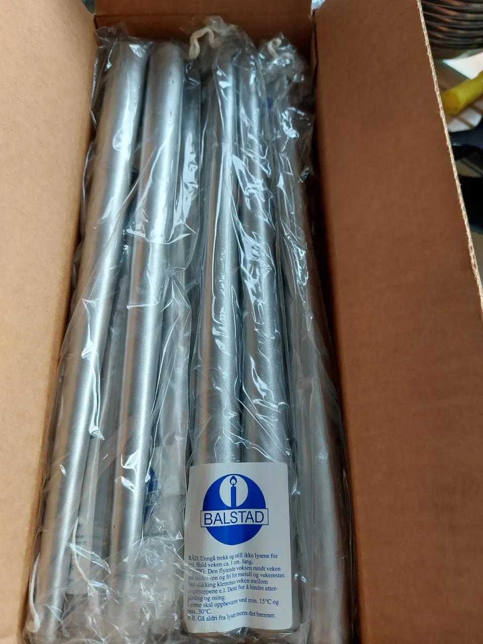 Box of 10 packs of 2 long silver candles
