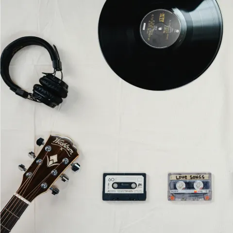 Rare and Autographed Vinyl Records,  Gold & Silver Jewellery, Beatles Autographs, Cameras & More | Delivery Available