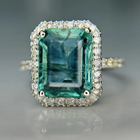 Beautiful Natural Emerald 4.27 CT With Natural Diamonds & 18k Gold
