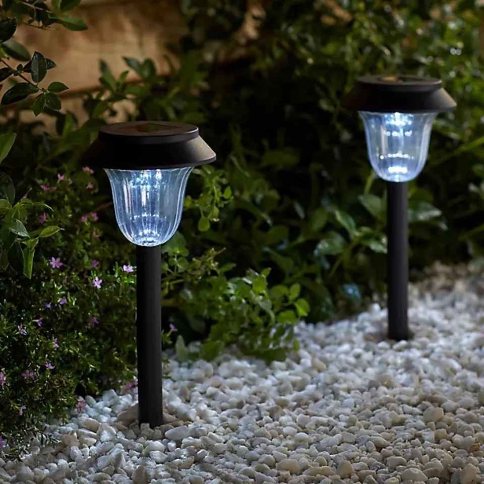 4 x NEW BLACK SOLAR-POWERED INTEGRATED LED OUTDOOR STAKE LIGHT