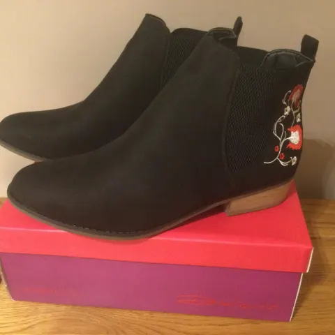 Dolcis “Jean” Chelsea Boots, Size 5, Black - New RRP £49.99