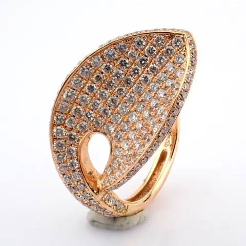 An Exquisite 18K Rose Gold Leaf Ring Detailed With 1.62Ct Brilliant Diamonds