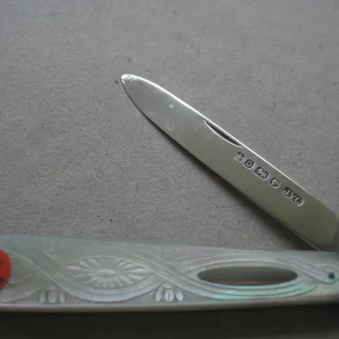 Victorian Mother of Pearl Hafted Silver Bladed Folding Fruit Knife