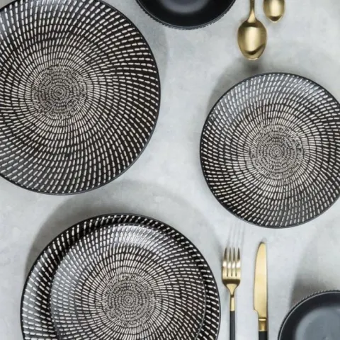 (98/Mez/1C) RRP £90. Waterside 24 Piece Black & White Pad Printing Dinner Set.
