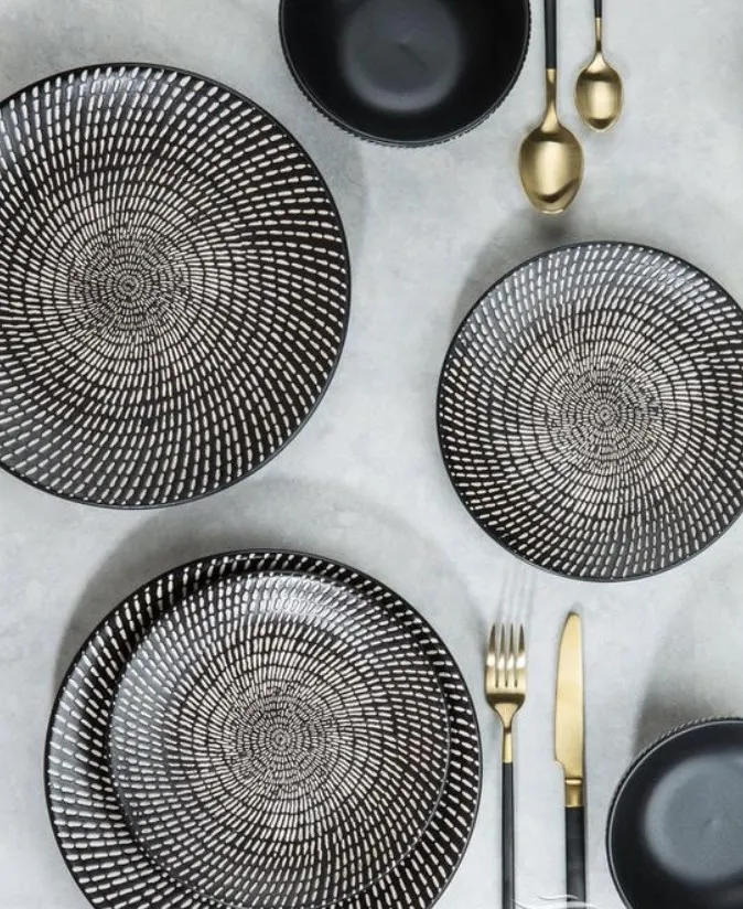 (98/Mez/1C) RRP £90. Waterside 24 Piece Black & White Pad Printing Dinner Set.