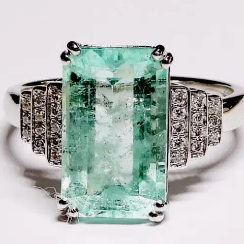 Large 4.82 tctw Natural Colombian Emerald and Diamonds Platinum Ring