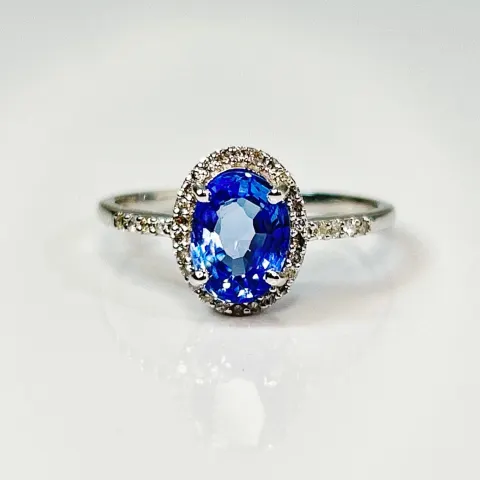 Beautiful 1.73CT Unheated  Ceylon Cornflour Blue Sapphire  Diamonds & 18k Gold