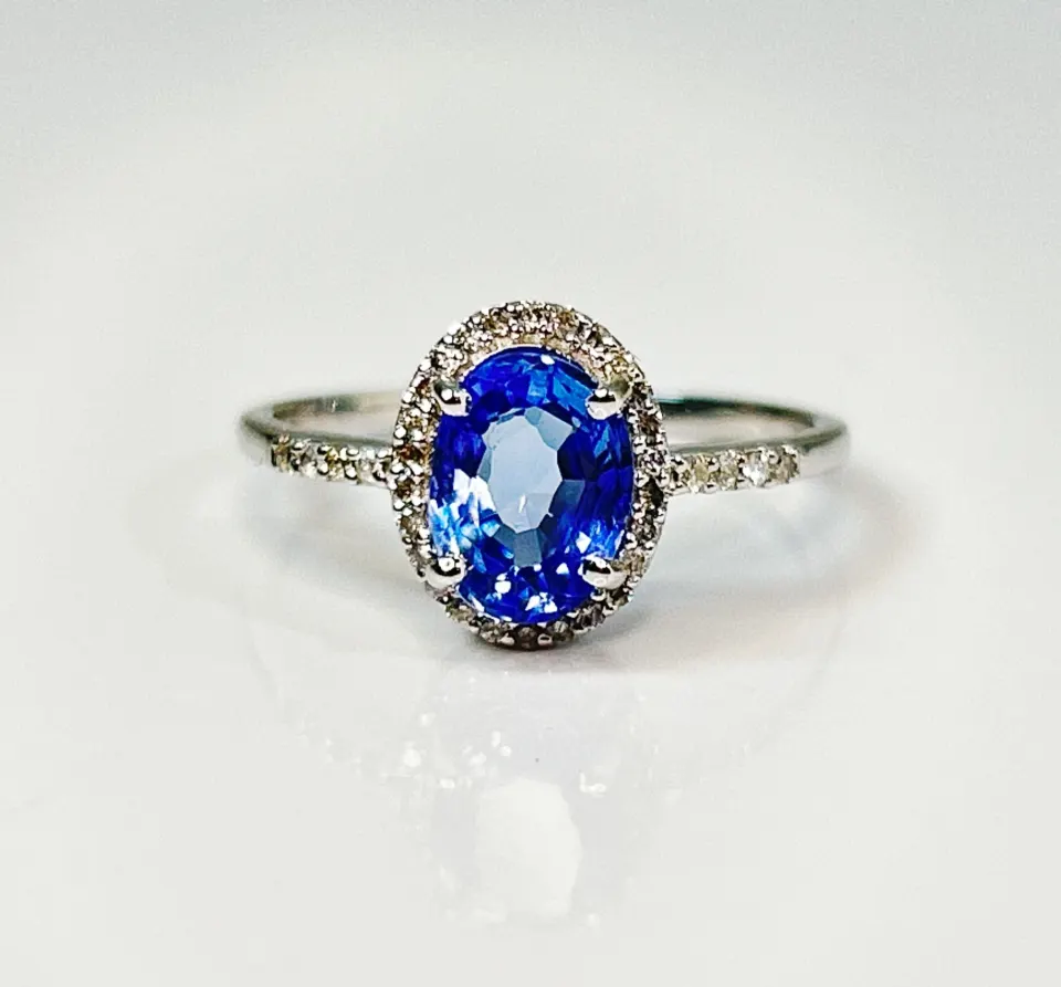 Beautiful 1.73CT Unheated  Ceylon Cornflour Blue Sapphire  Diamonds & 18k Gold