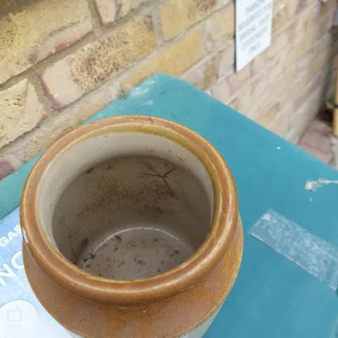 Vintage pot