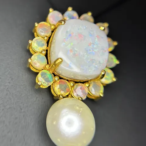 Beautiful 24.50ct Natural Australian Opal and Southsea Pearl Pendant & 18k Gold