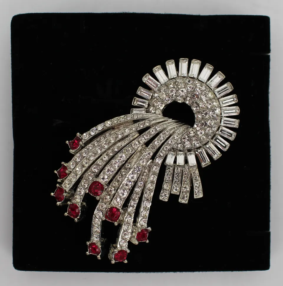 Sterling Mint Commemorative Brooch To Celebrate Her Majesty The Queen Mother