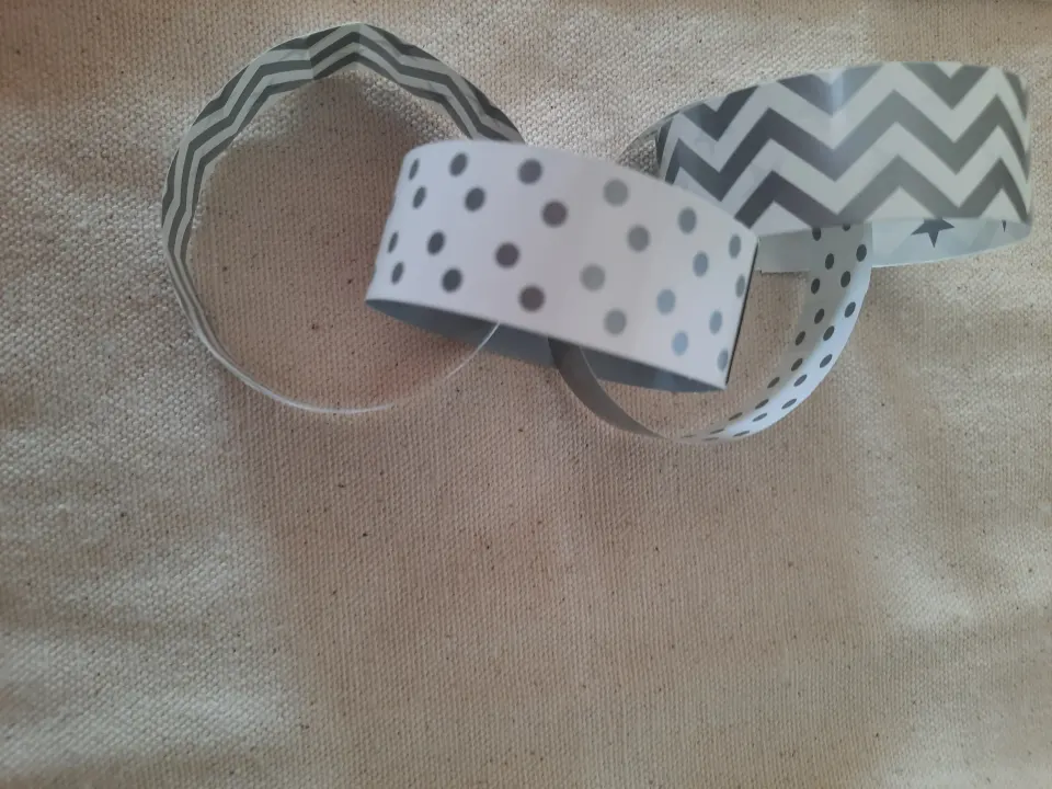Paperchase Make your own Paperchains.  60 rings in each pack.  RRP £4.50 each pack. 10 packs