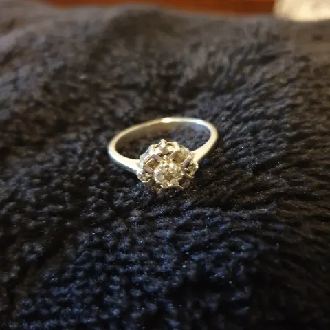 9ct White Gold Diamond Set Ring