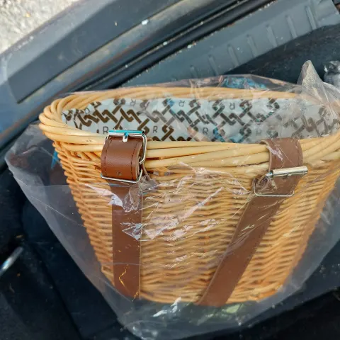4 bicycle baskets RRP £100