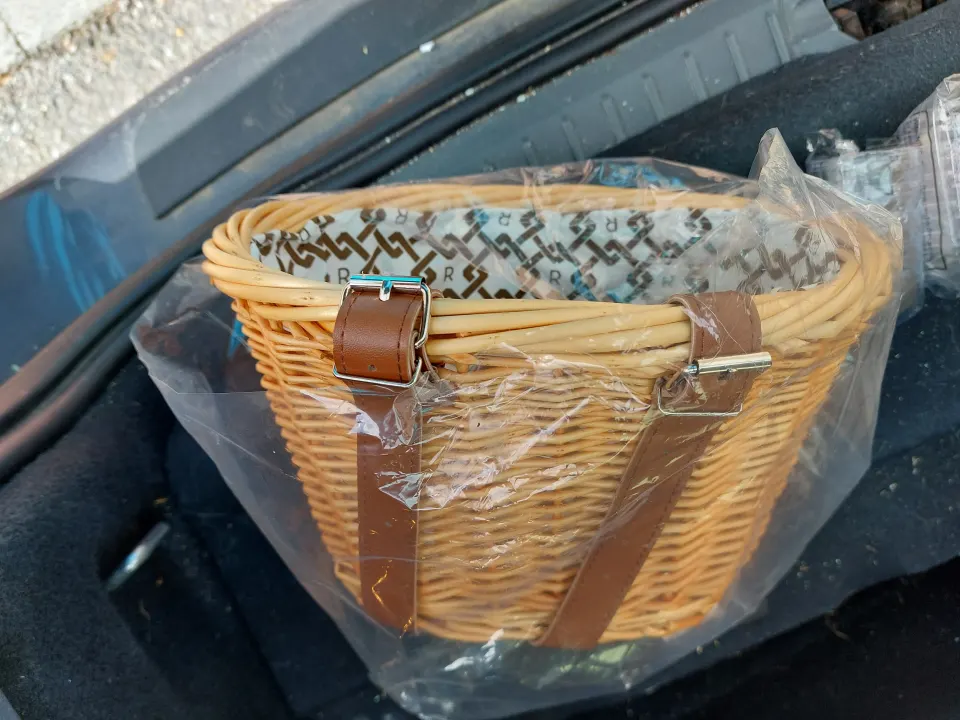 4 bicycle baskets RRP £100