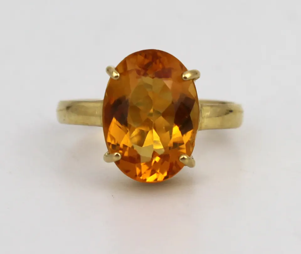 Vintage Topaz 18ct Gold Rig